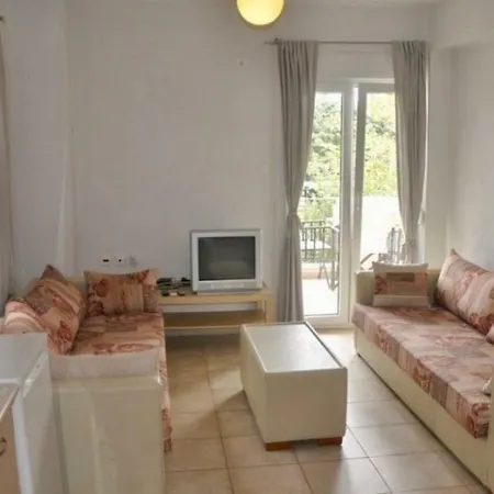 Artemis Aparthotel
